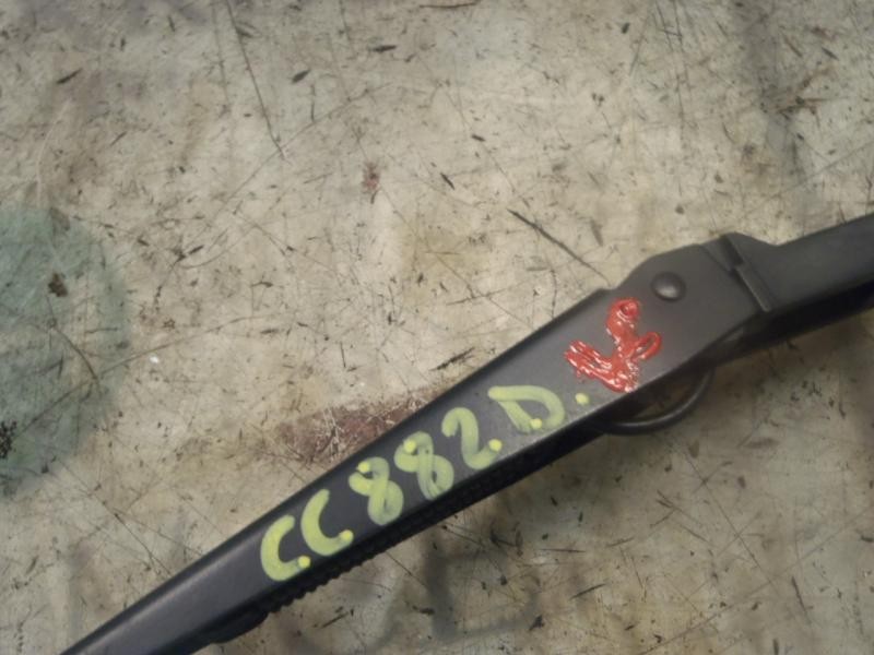 Recambio de brazo limpia delantero derecho para mg mg tf 135 referencia OEM IAM   