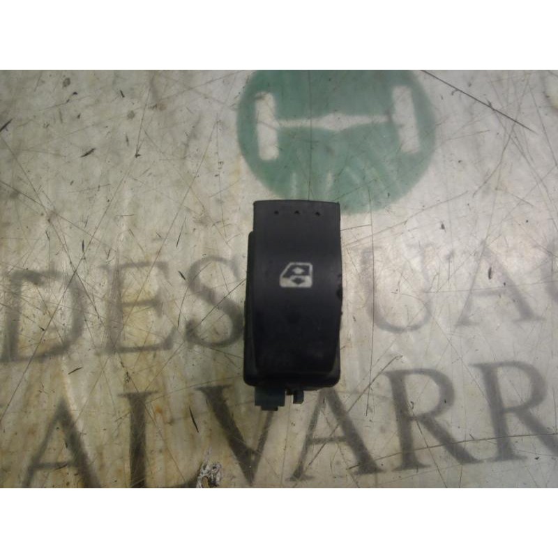 Recambio de mando elevalunas trasero izquierdo para renault megane ii berlina 3p confort dynamique referencia OEM IAM   