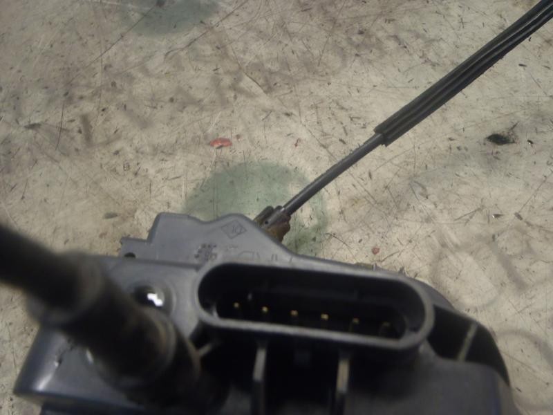 Recambio de cerradura puerta trasera derecha para renault scenic ii confort dynamique referencia OEM IAM   