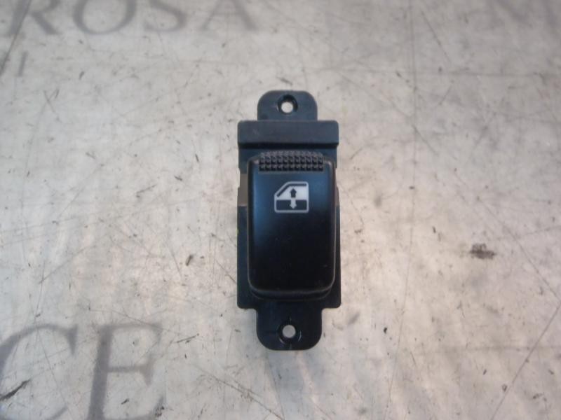 Recambio de mando elevalunas trasero derecho para kia rio 1.4 active referencia OEM IAM 935811G000  