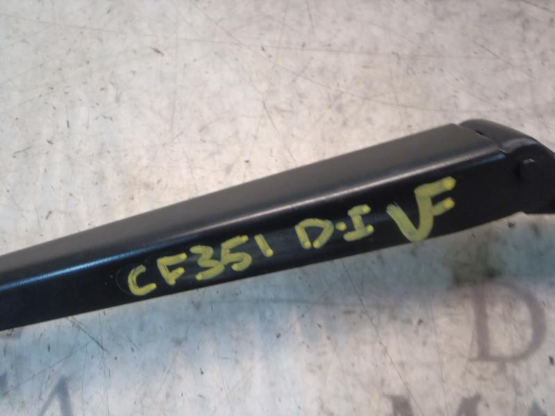 Recambio de brazo limpia delantero izquierdo para opel astra j lim. 1.7 16v cdti referencia OEM IAM   