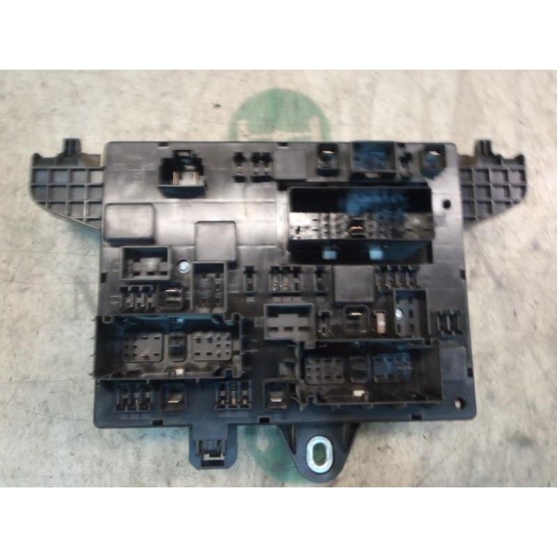 Recambio de caja reles / fusibles para opel astra j lim. 1.7 16v cdti referencia OEM IAM   