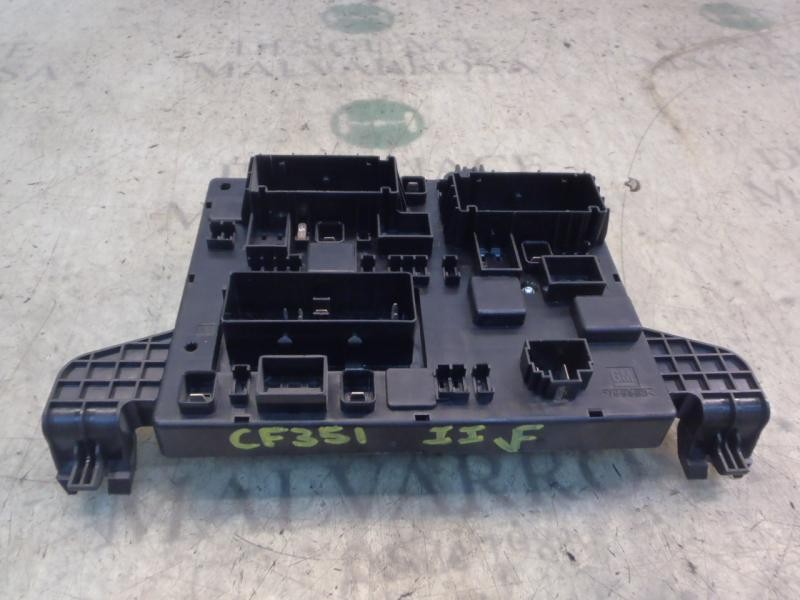 Recambio de caja reles / fusibles para opel astra j lim. 1.7 16v cdti referencia OEM IAM   