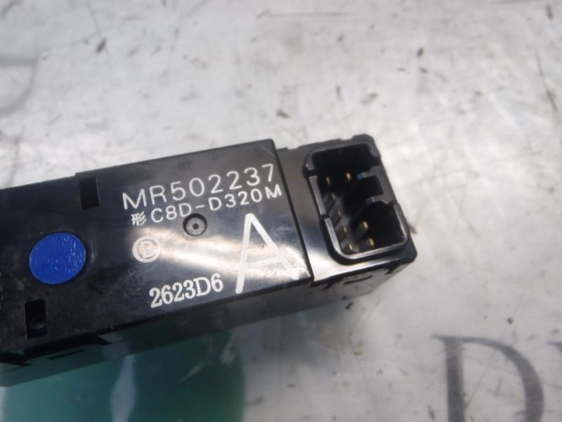 Recambio de mando elevalunas delantero derecho para mitsubishi outlander (cu0w) 2.0 4wd referencia OEM IAM MR502237 MR502237 