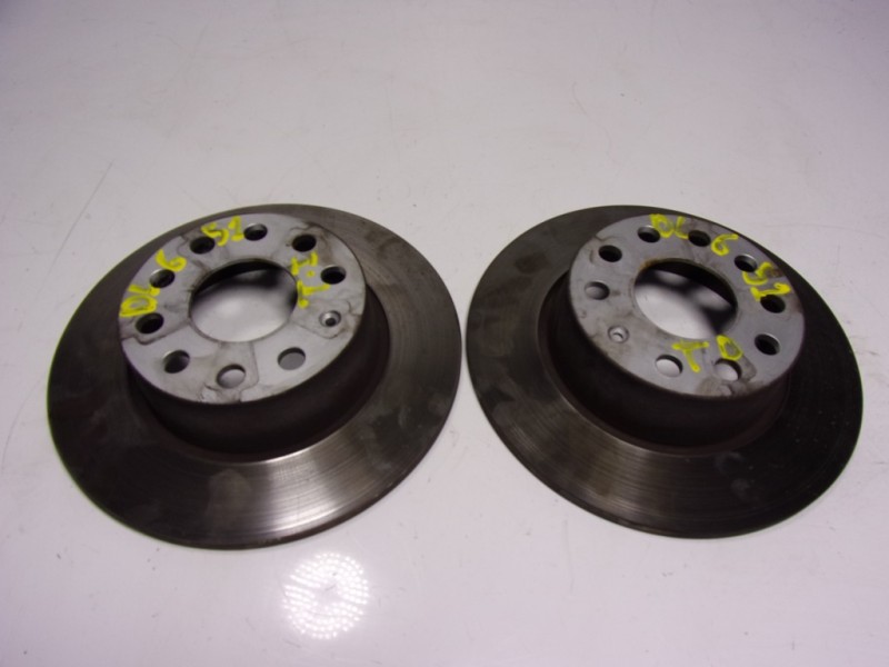 Recambio de disco freno trasero para audi q2 (gab) 1.6 tdi referencia OEM IAM 5Q0615601B  