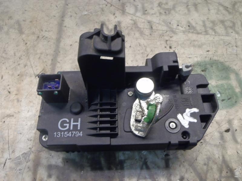 Recambio de cerradura puerta trasera derecha para opel meriva 1.7 16v cdti cat referencia OEM IAM   