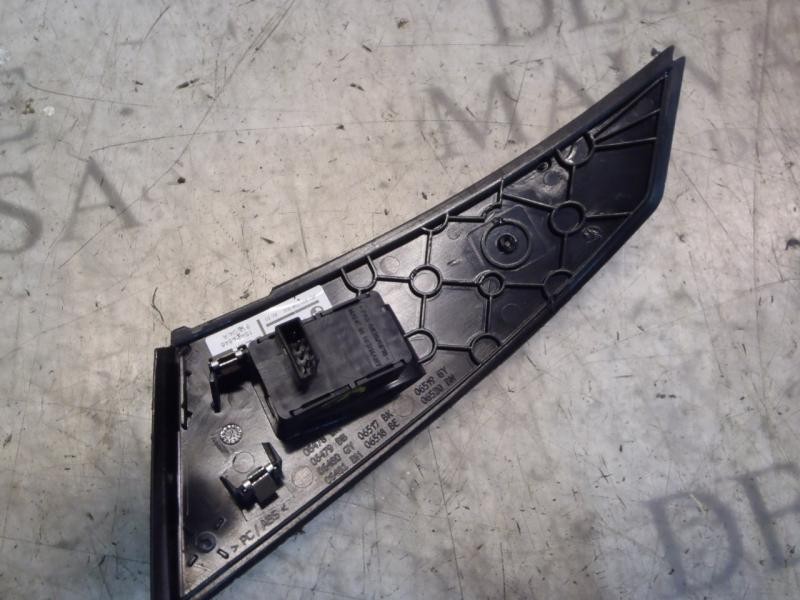 Recambio de mando elevalunas trasero izquierdo para bmw serie 5 berlina (e60) 530i referencia OEM IAM 61316951966 6951966 