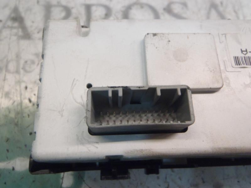 Recambio de pantalla multifuncion para renault kangoo 1.5 dci diesel cat referencia OEM IAM   