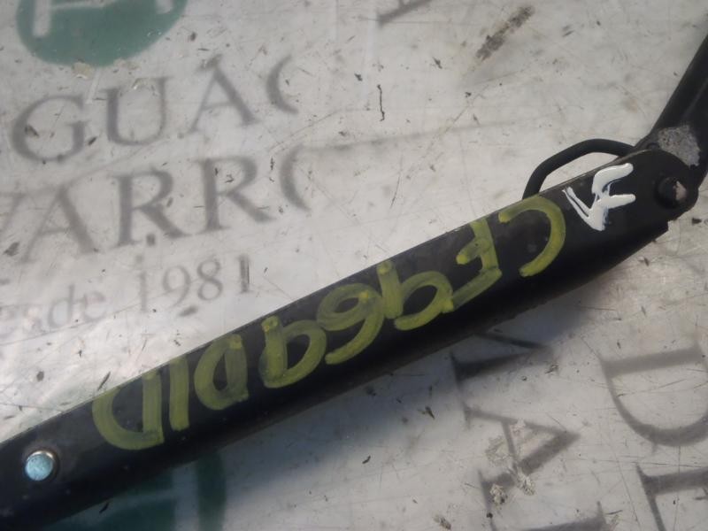 Recambio de brazo limpia delantero derecho para hyundai santa fe (sm) 2.4 gls referencia OEM IAM 9832026000  