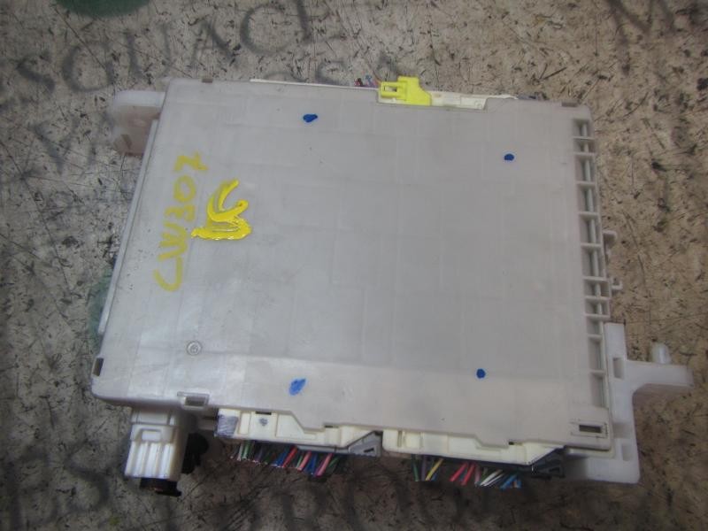 Recambio de caja reles / fusibles para toyota yaris 1.0 cat referencia OEM IAM 8273052L70 8273052L70C 