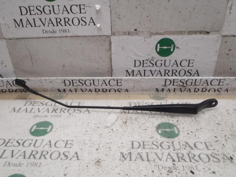 Recambio de brazo limpia delantero derecho para peugeot 208 1.4 hdi fap referencia OEM IAM   