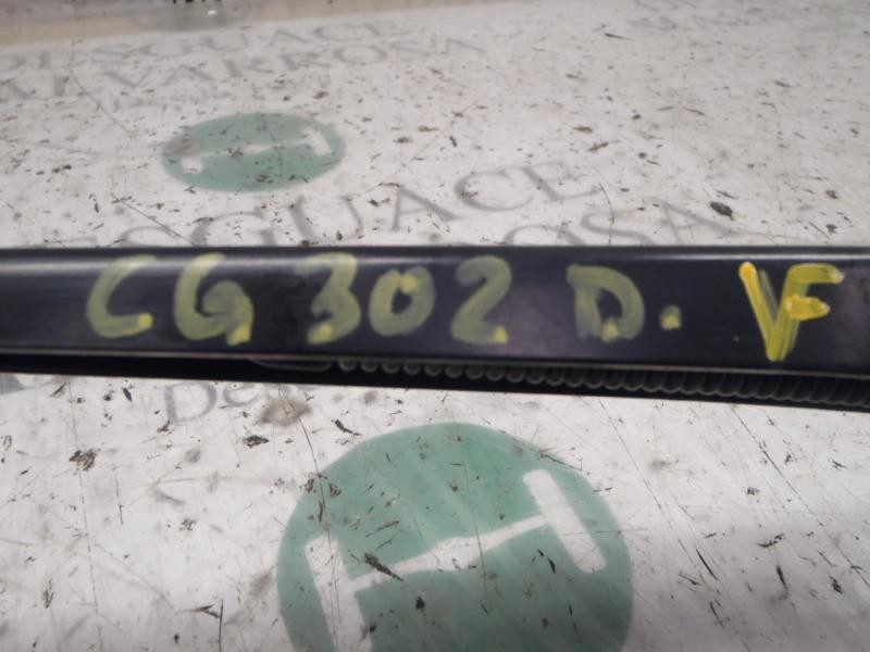 Recambio de brazo limpia delantero derecho para peugeot 208 1.4 hdi fap referencia OEM IAM   