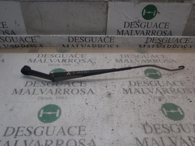 Recambio de brazo limpia delantero derecho para kia carens 2.0 crdi ex monovolumen referencia OEM IAM   