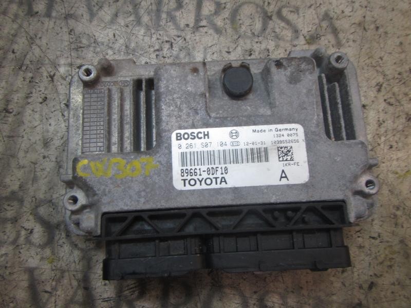 Recambio de centralita motor uce para toyota yaris 1.0 cat referencia OEM IAM 896610DF10 896610DF10 0261507104