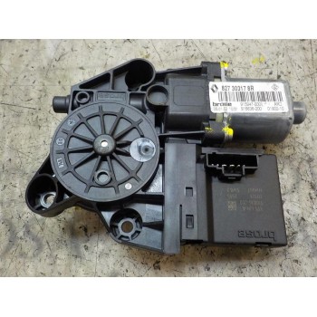 MOTOR ELEVALUNAS TRASERO DERECHO 827303178R 