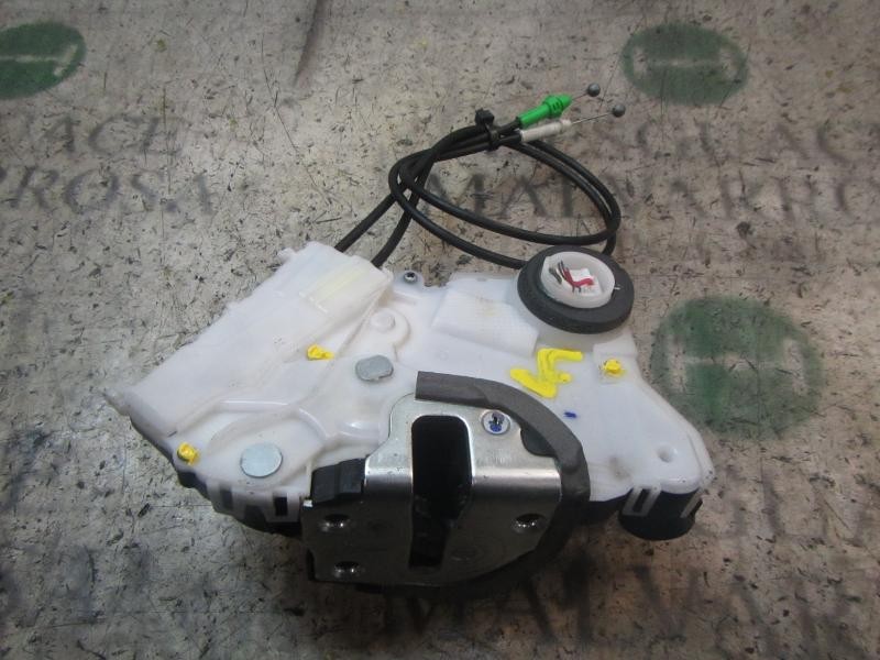 Recambio de cerradura puerta delantera derecha para toyota yaris 1.0 cat referencia OEM IAM 690300D320  