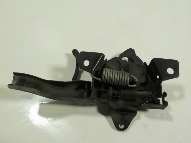 Recambio de cerradura capot para ssangyong kyron 200 xdi limited referencia OEM IAM 7111009000  