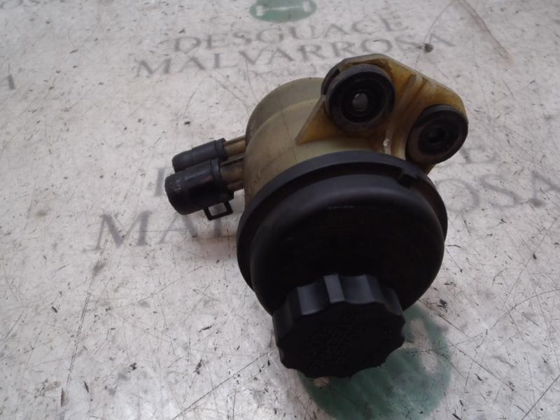 Recambio de deposito servo para kia cerato 2.0 lx crdi familiar (5-ptas.) referencia OEM IAM 571502F000  