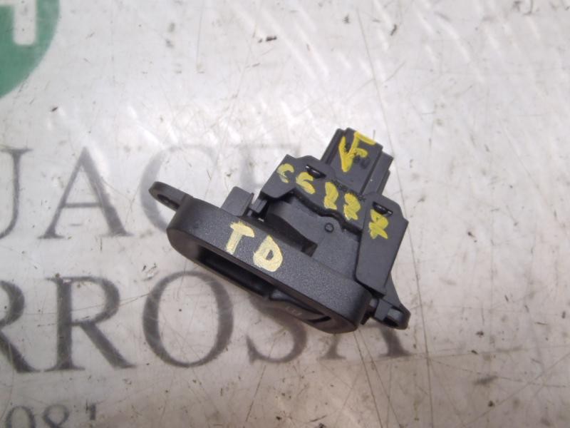 Recambio de mando elevalunas trasero derecho para volvo v50 familiar 1.8 kinetic referencia OEM IAM   