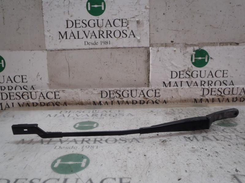 Recambio de brazo limpia delantero derecho para peugeot 308 confort referencia OEM IAM   