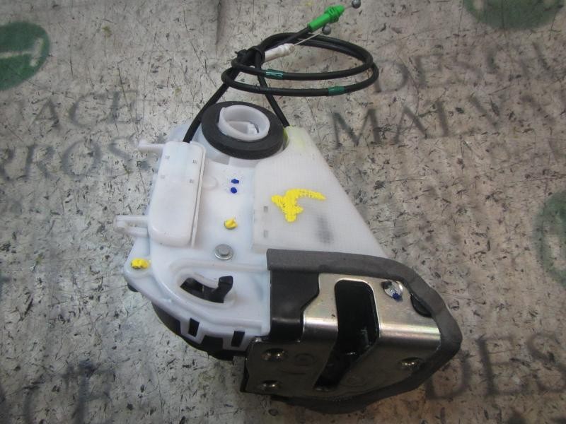 Recambio de cerradura puerta trasera derecha para toyota yaris 1.0 cat referencia OEM IAM 690500D110  