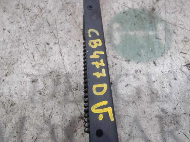 Recambio de brazo limpia delantero derecho para hyundai accent (mc) gl referencia OEM IAM 983201G001  