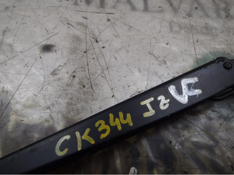 Recambio de brazo limpia delantero izquierdo para kia venga 1.4 cat referencia OEM IAM 983101P000  