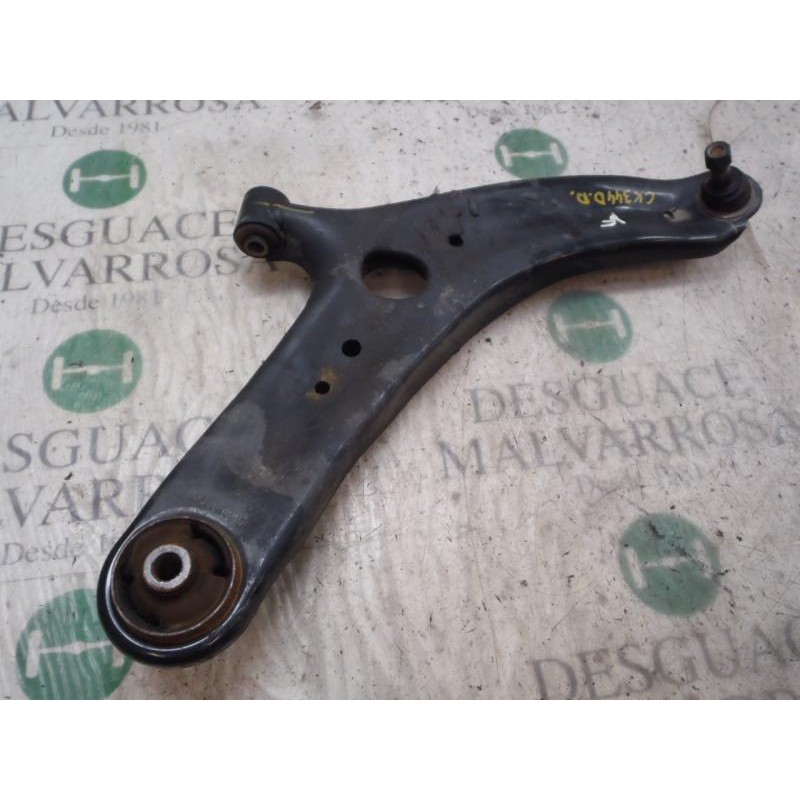 Recambio de brazo suspension inferior delantero derecho para kia venga 1.4 cat referencia OEM IAM 545011P100  