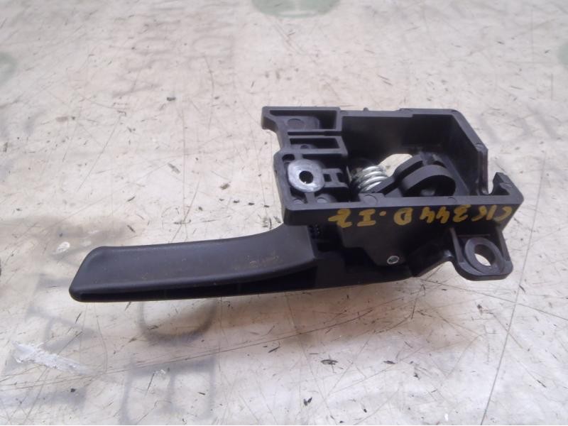 Recambio de maneta interior delantera izquierda para kia venga 1.4 cat referencia OEM IAM 826101P000EQ  