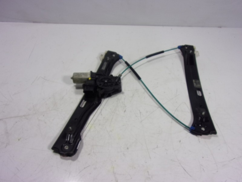 Recambio de elevalunas delantero derecho para bmw serie 1 lim. (f20) 2.0 turbodiesel referencia OEM IAM 51337281882 724256208 