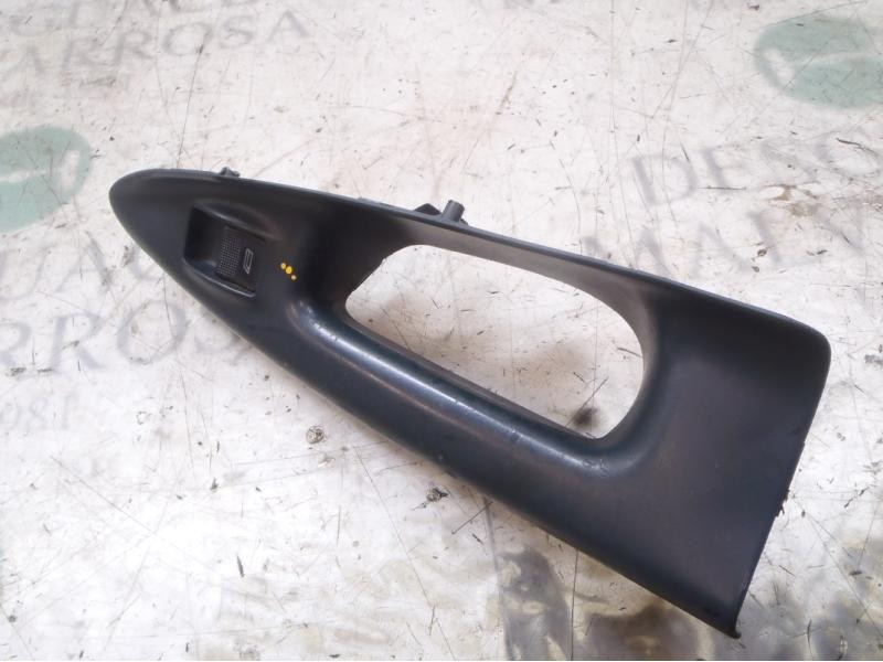 Recambio de mando elevalunas delantero derecho para audi a4 berlina (b5) 1.8 referencia OEM IAM   