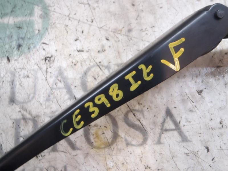 Recambio de brazo limpia delantero izquierdo para peugeot 207 sport referencia OEM IAM   