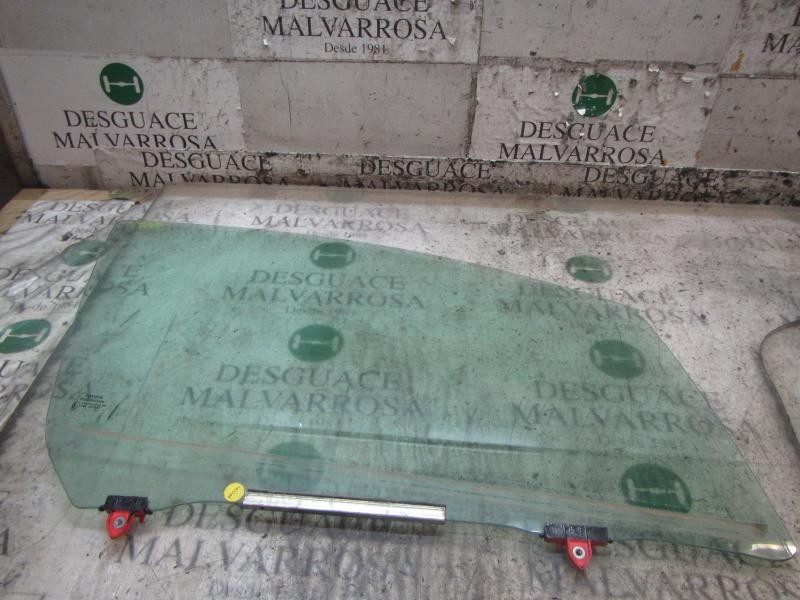 Recambio de cristal puerta delantero derecho para toyota yaris 1.0 cat referencia OEM IAM 681100D190  