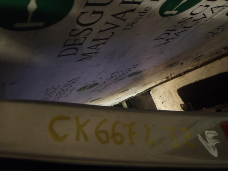 Recambio de puerta lateral izquierda para kia carnival ii 2.9 cdri ex referencia OEM IAM   