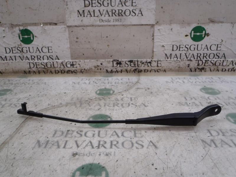 Recambio de brazo limpia delantero izquierdo para peugeot 207 x-line referencia OEM IAM   