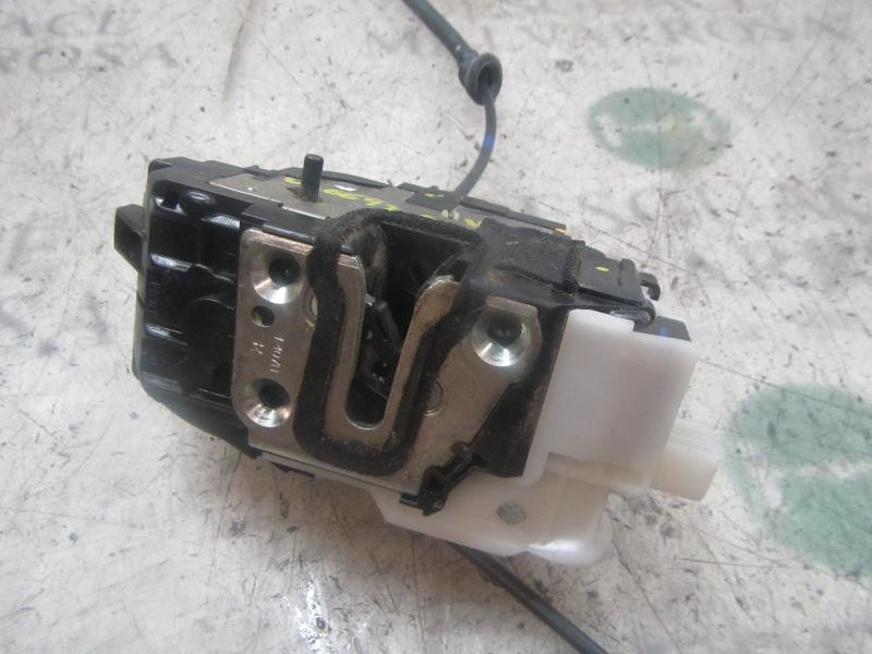 Recambio de cerradura puerta trasera derecha para kia cee´d concept referencia OEM IAM 814201H000  