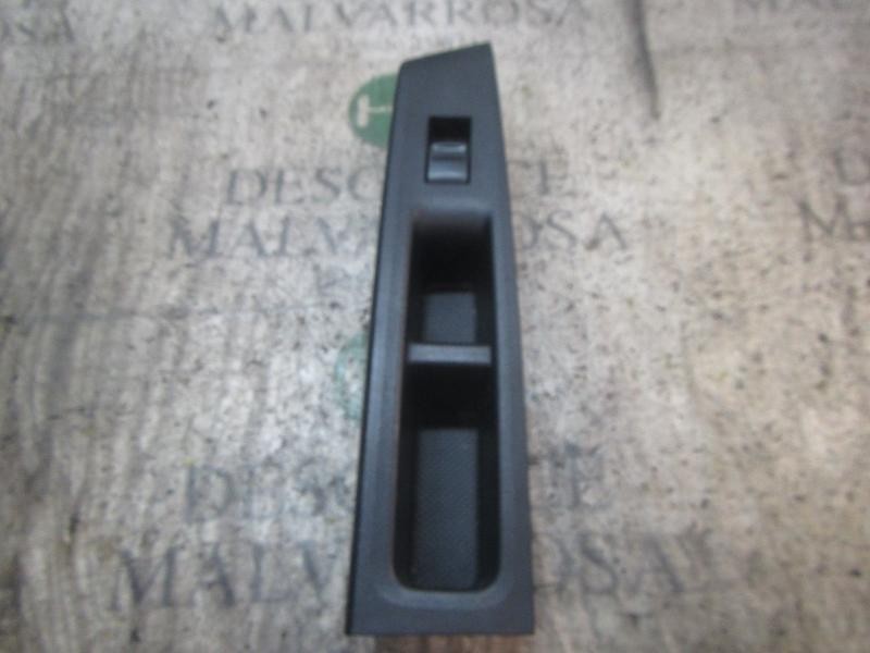 Recambio de mando elevalunas delantero derecho para toyota yaris 1.0 cat referencia OEM IAM 848100D030  