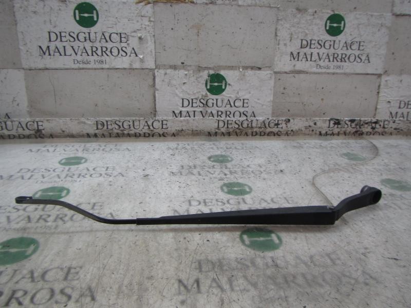 Recambio de brazo limpia delantero derecho para kia sorento 2.5 crdi concept referencia OEM IAM 983203E000  