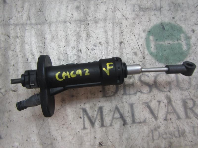 Recambio de bomba embrague para audi a6 avant (4f5) 2.0 tdi referencia OEM IAM 4F0721401B  