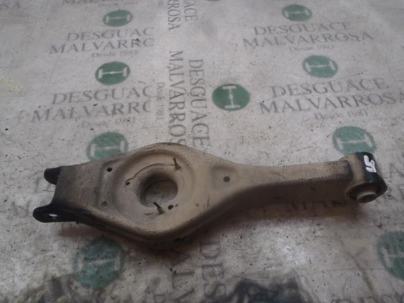 Recambio de brazo suspension inferior trasero derecho para hyundai i30 classic gl referencia OEM IAM 552102H100  