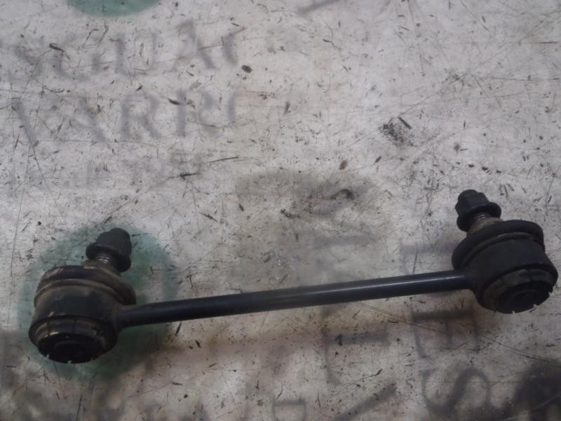 Recambio de brazo suspension superior trasero derecho para hyundai i30 classic gl referencia OEM IAM 555301H000  