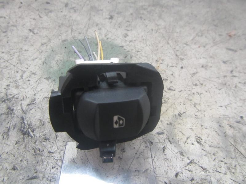 Recambio de mando elevalunas trasero izquierdo para renault vel satis (bj0) initiale referencia OEM IAM 8200114209  