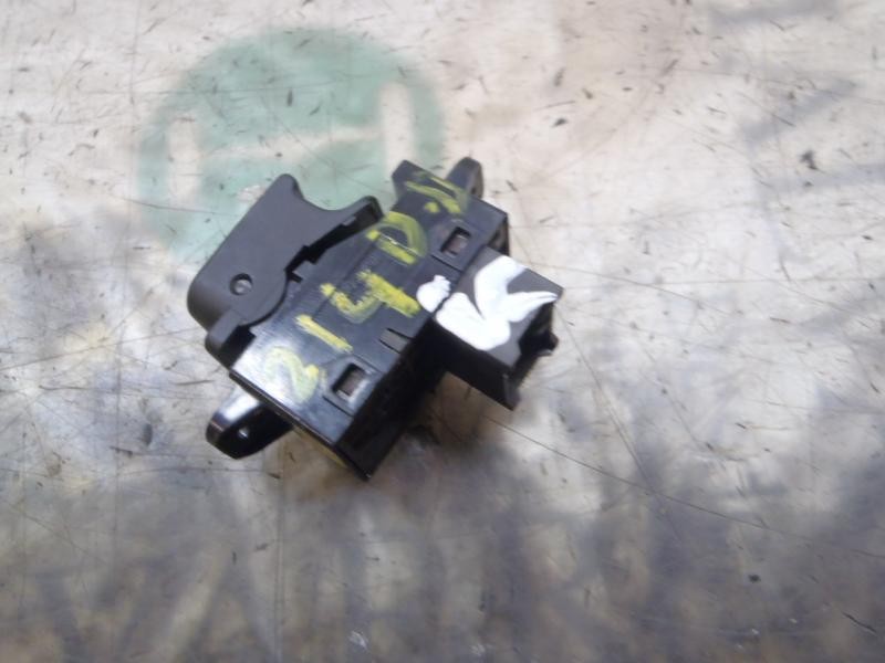 Recambio de mando elevalunas delantero derecho para hyundai i20 comfort referencia OEM IAM 935801J000  