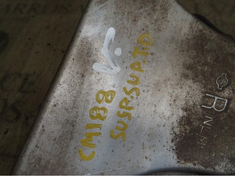 Recambio de brazo suspension superior trasero derecho para nissan murano (z50) básico referencia OEM IAM 55501CA000  