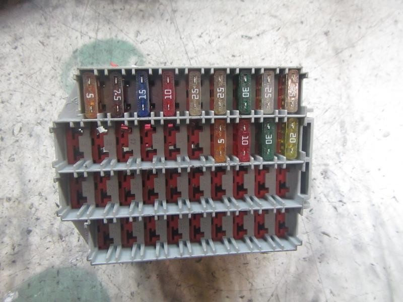 Recambio de caja reles / fusibles para volvo s60 berlina 2.4 d referencia OEM IAM 9162439 08697719 08697719