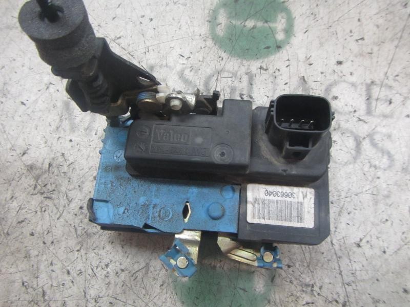 Recambio de cerradura puerta delantera izquierda para volvo s60 berlina 2.4 d referencia OEM IAM 30784976  