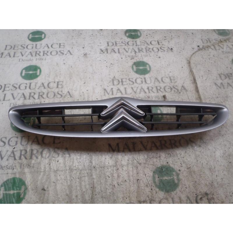 Recambio de rejilla para citroën saxo 1.4 sx referencia OEM IAM   