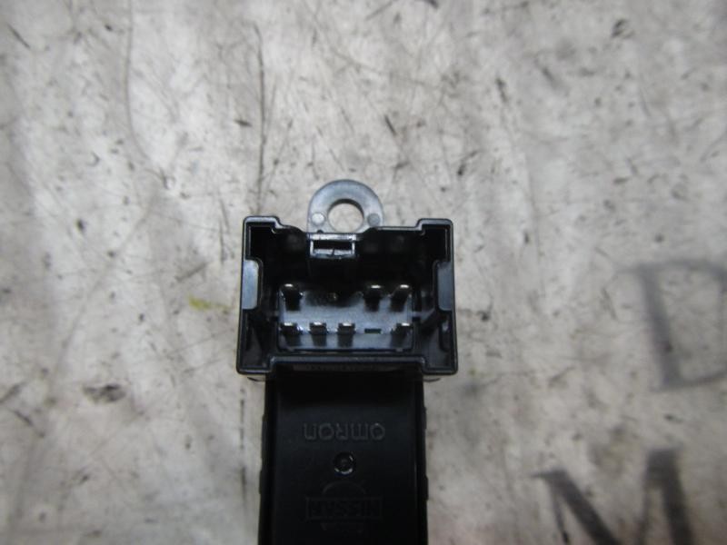 Recambio de mando elevalunas trasero derecho para nissan primera berlina (p12) acenta referencia OEM IAM   