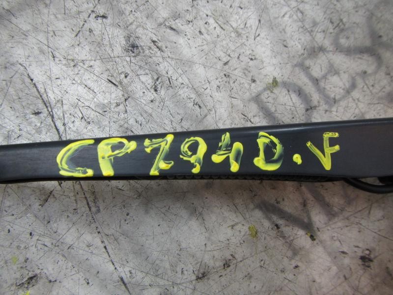 Recambio de brazo limpia delantero derecho para peugeot 308 confort referencia OEM IAM   