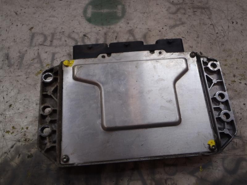 Recambio de centralita motor uce para renault modus dynamique referencia OEM IAM 8200501860 8200376474 5110064548